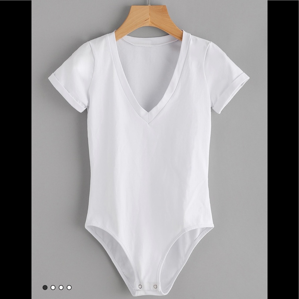 White V-Neck Rolled Cuff Bodysuit Size M - Picture 4 of 8